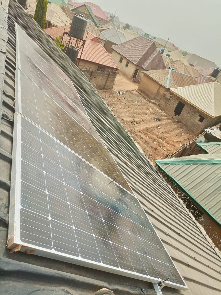 TheSolarHaven's tweet photo. Our Team @TheSolarHaven1 was at Abuja Last Week to Install our Best Selling Product 5kva 24vSolar System .The system cost 1.5m naira and can power Tv, Fans, Freezer , Pumping machine etc
To Order : Dm /Call / Whatโs 08058397042, 08103294358. #oauvc #segun #abuja #nigeria https://t.co/4KHeUi8gZ4