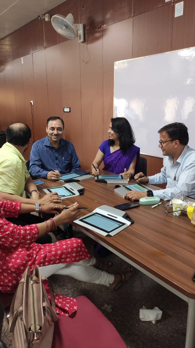 sosesmv's tweet photo. when the team @sosesmv is so strong, that even the challenges bow down 🤗
@DBSE HEAD OFFICE - Grade 9, Term-End Evaluation, the INTERDISCIPLINARY approach at work :)
#digitizedevaluation 
#funmastisincerity
#learningwithfriends https://t.co/Vg5shJskFv