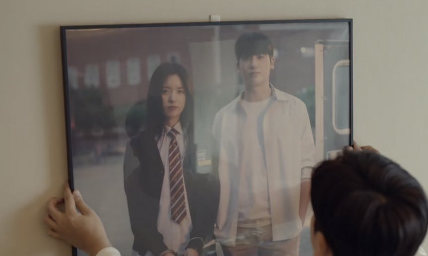 Park Hyung Sik and pictures with his onscreen sweethearts since highschool ♡

#Happiness
#SoundtrackNo1 
#SoundtrackNo1Ep1