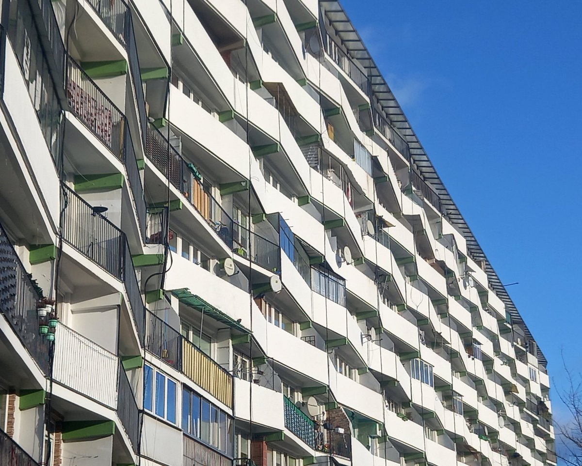 m_vardens's tweet photo. Dorzucam "apartamentowiec" na Jagiellońskiej i siedzibę ZUSu na Chmielnej #elewacje3miejskie #3cthashtagday https://t.co/z4YIla09cc