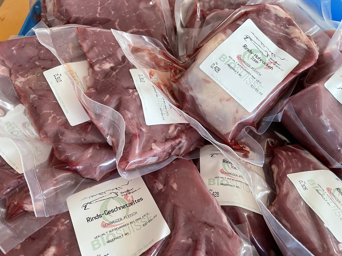 Fresh organic grass-fed black angus beef - the freezer is full now 🤩 #biosuisse #blackangus #grassfedbeef #organicbeef #grassfinished #swissalps #rheinwald #switzerland