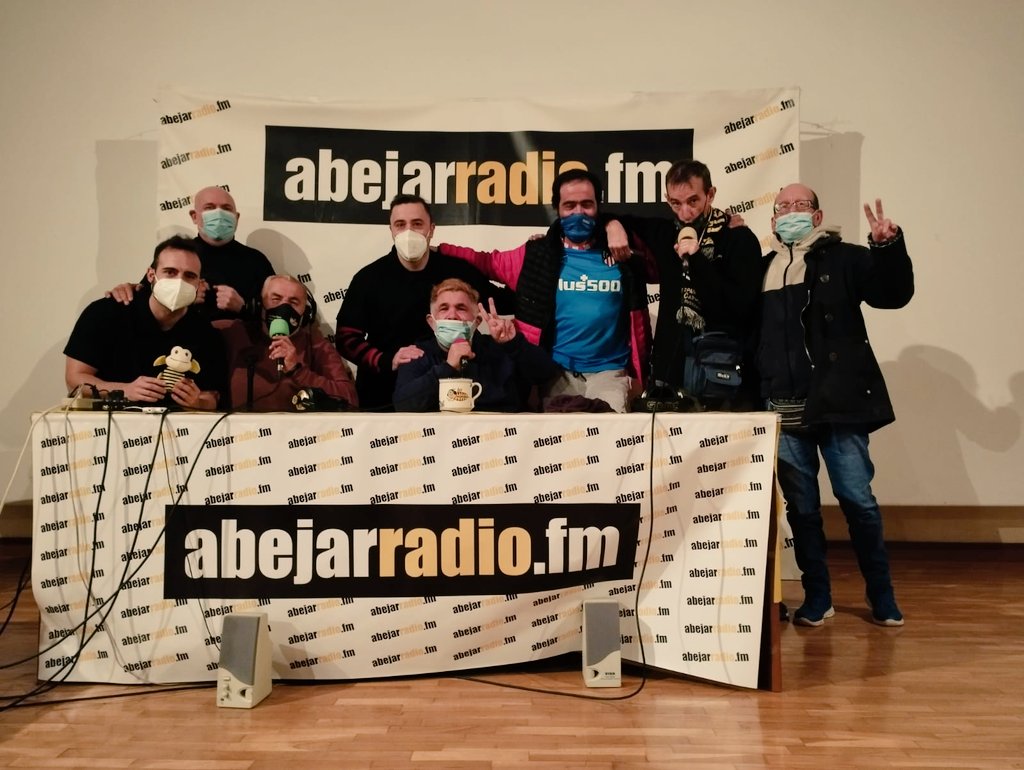 AbejarRadio's tweet photo. MES DE LA EDUCACIÓN EN ABEJAR RADIO.
En nuestro mes dedicado a la educación en https://t.co/xjLIp5aFGm ayer recibimos la visita de D.Dioni Gómez Coordinador del programa PIVA @PivaAragon @estigma0zgz @HHVoluntarZgz @IASSAragon @GobAragon 📚✏😃🐝
👇👇https://t.co/wBUjRg86Du https://t.co/12EzYh6e7C