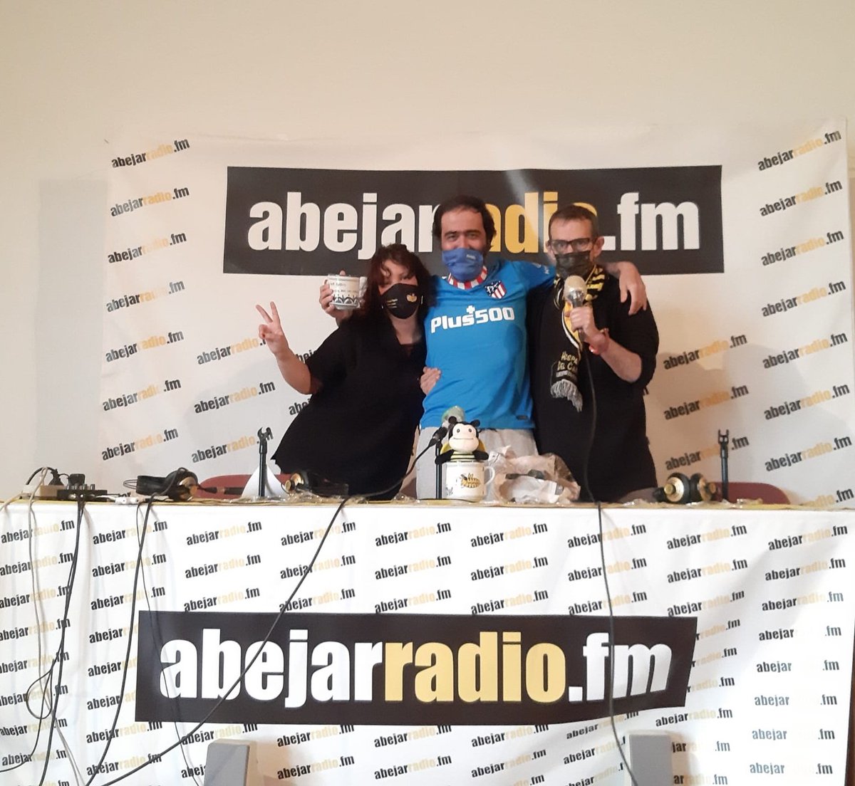 AbejarRadio's tweet photo. MES DE LA EDUCACIÓN EN ABEJAR RADIO.
En nuestro mes dedicado a la educación en https://t.co/xjLIp5aFGm ayer recibimos la visita de D.Dioni Gómez Coordinador del programa PIVA @PivaAragon @estigma0zgz @HHVoluntarZgz @IASSAragon @GobAragon 📚✏😃🐝
👇👇https://t.co/wBUjRg86Du https://t.co/12EzYh6e7C
