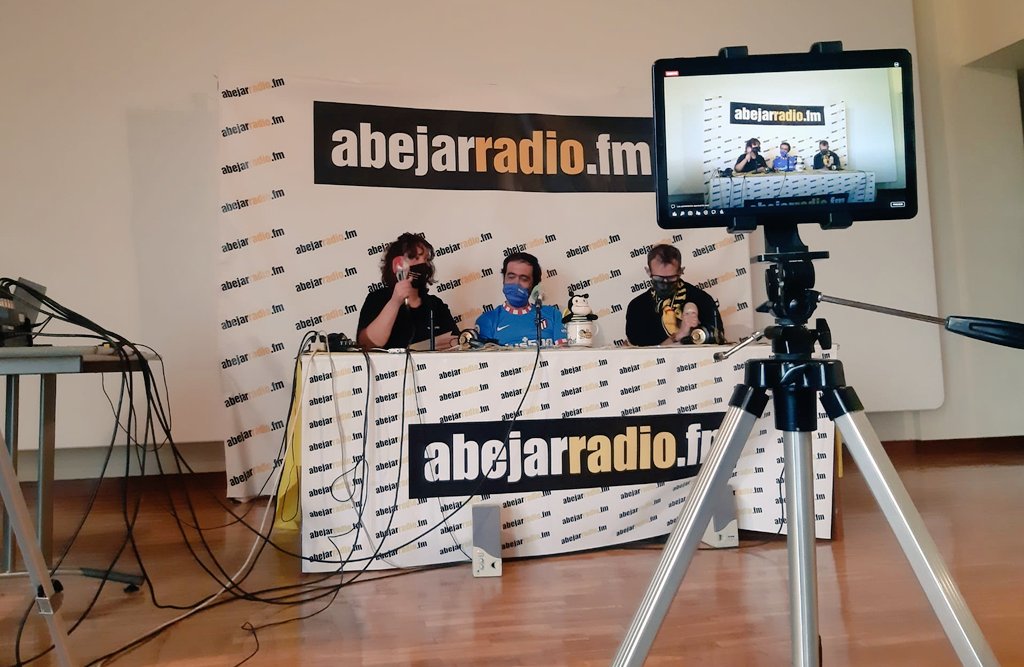 AbejarRadio's tweet photo. MES DE LA EDUCACIÓN EN ABEJAR RADIO.
En nuestro mes dedicado a la educación en https://t.co/xjLIp5aFGm ayer recibimos la visita de D.Dioni Gómez Coordinador del programa PIVA @PivaAragon @estigma0zgz @HHVoluntarZgz @IASSAragon @GobAragon 📚✏😃🐝
👇👇https://t.co/wBUjRg86Du https://t.co/12EzYh6e7C