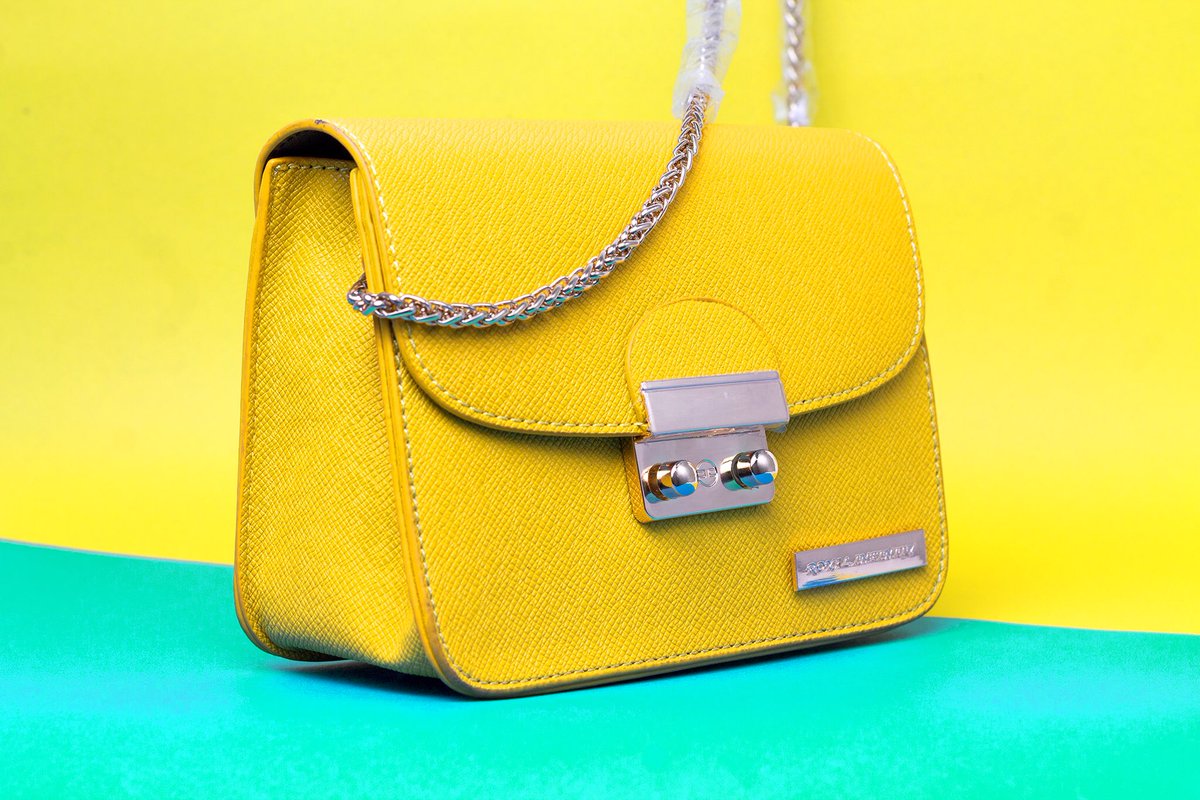 A collaborative shoot between <a href="/arika_mani/">Arika Mani</a> and Royal Infinity Bags📸👜

Do hit up Arika Mani for all your product shoots and visit the Royal Infinity store &amp; spoil yourself with a cute bag😅. 

Like and Retweet if you love God❤️