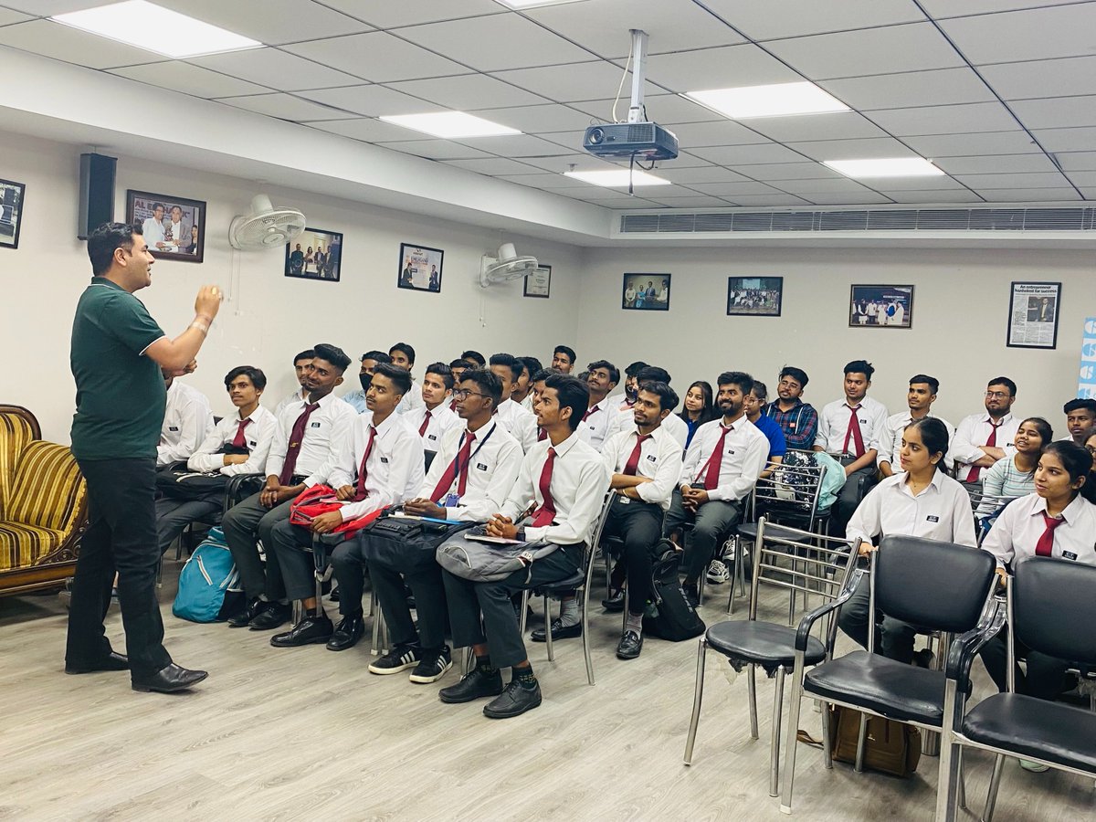 CSSoftSolution3's tweet photo. Students of CT Group of Institutions, Jalandhar, visited CS Soft Solutions and attended an interactive session. 

The industrial visit witnessed aspirants from BCA/MCA who were enthusiastic about changing trends and had bright future goals. 

#cssoft #industrialvisit #career https://t.co/SbOOU0qT2e