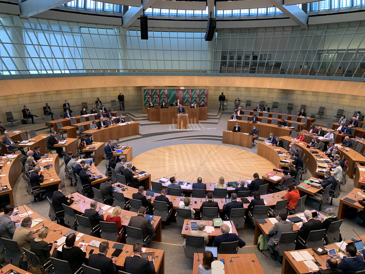benzchristian's tweet photo. Im NRW-Landtag wird darüber diskutiert mit welchen Maßnahmen die Landesregierung die Geflüchteten aus der Ukraine unterstützt. @RTLWEST https://t.co/b8RN3Oxwu3