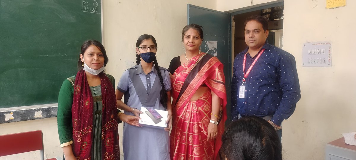 Sachinkkhurana's tweet photo. Congratulations and best wishes for CHETNA class 12th student of GSKV B3 paschim vihar
 1617011.
Got a tab and free coaching for #NEET2022 Entrance exam by Avanti fellows.👏👏
@PbpandeyB 
@msisodia @Dir_Education @sakshi_yadav04 @ManuGulati11 @rohit_upadhyaya @shail2018 https://t.co/LQxjDrFbW1