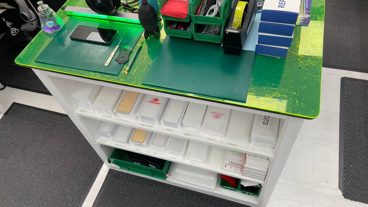 RepairWorld21's tweet photo. When you take your phone in for a repair, do you really know what's happening? We can assure you that your device is in safe hands with our in house technicians, and offer a transparent approach.
#repairworlddirect #Phonerepair #Technicians #Crewe
🌐 https://t.co/21KavcfgYO https://t.co/Kbljlwd8MS