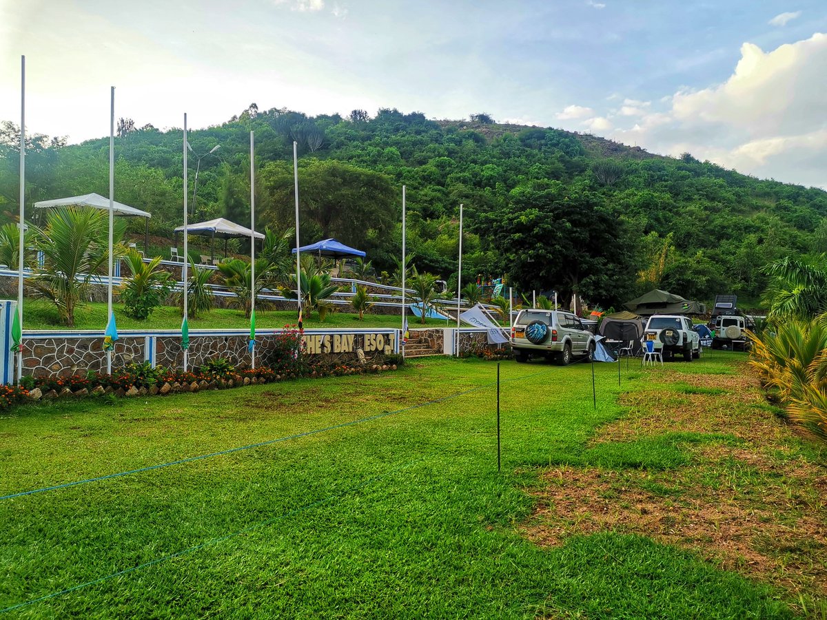 AlphaLandRover's tweet photo. IN PHOTOS: Our office and campsite for the next few...
Work targets must be met too
#AlphaLandrover #Drive47 w/@BunduRovers https://t.co/eEchOyWkw9