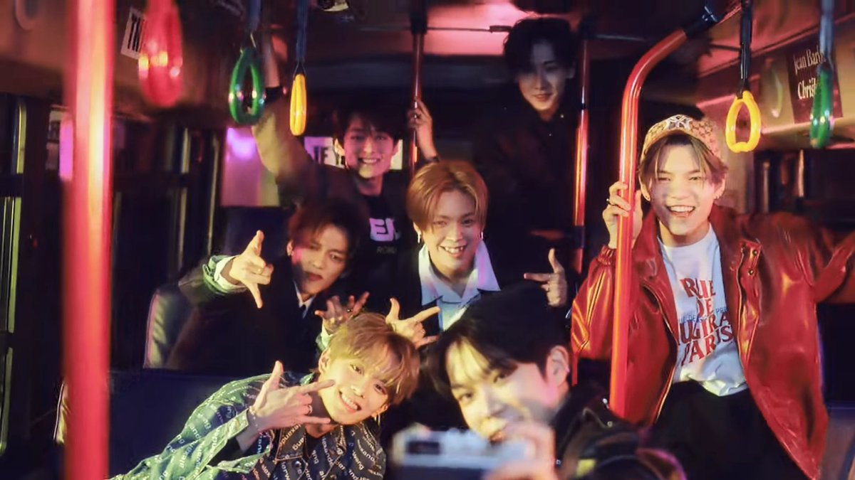 Qashrinairdina's tweet photo. NAH I JUST SO ENJOY WITH THE MV 😌 LETS GO VERRER! STREAM 'O' NOWW
#VERIVERY #VERIVERY_O #VERIVERY_SERIES_O https://t.co/d4w6OScuhP