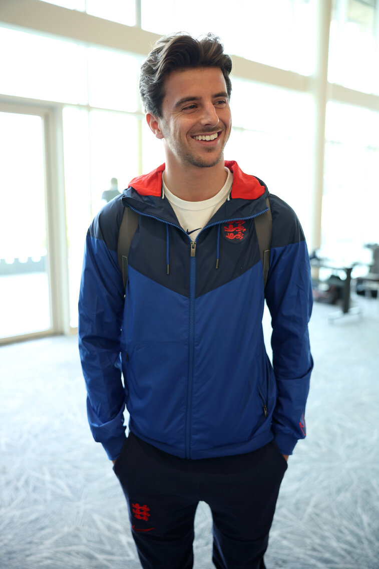 ChelseaFC's tweet photo. Arriving in the @England camp! 👋 https://t.co/EnQaw2SoFn