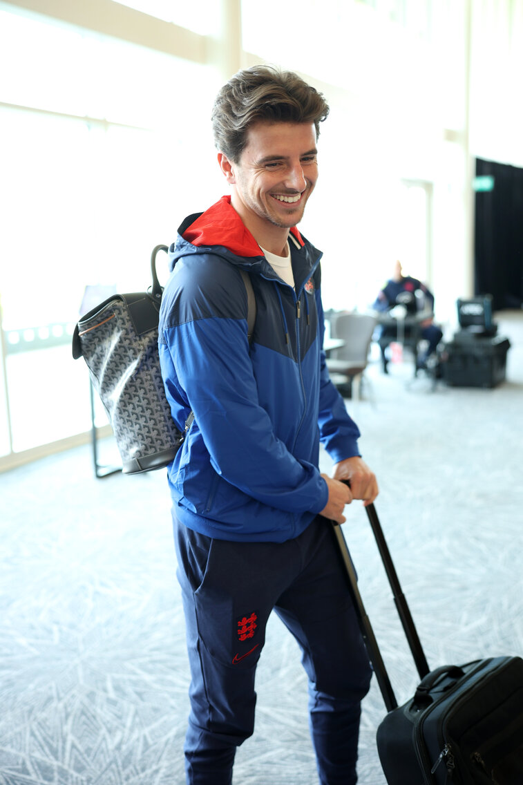 ChelseaFC's tweet photo. Arriving in the @England camp! 👋 https://t.co/EnQaw2SoFn