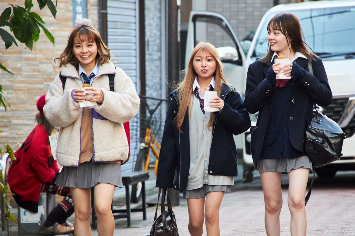 ♨️第8湯♨️ おさらい🎬

描いた絵を『銭湯図解』にしないかと
《灯子》から言われる《穂波》。

一方、北海道で制作スタッフの勧誘を受ける《熊谷》。

人生の分岐点に立たされた二人の行方は...👩‍🎨🧸

#湯あがりスケッチ 完結❗️
最終話まで全話一気見可能👀
👇ご視聴はこちら👇
bit.ly/3fzP2i7