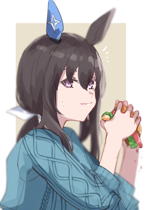ハンバーガーを食べているところをトレーナーに
目撃されたアドマイヤベガさん 