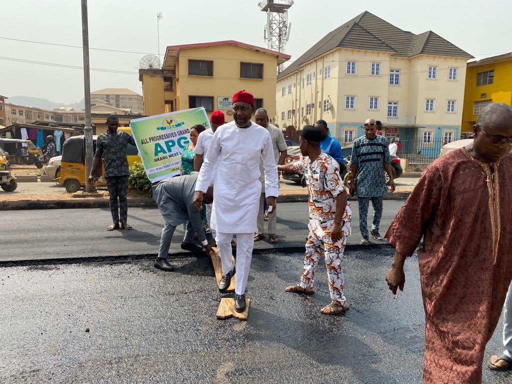 concerned042's tweet photo. Our message in Enugu state come 2023 is simply; goodbye to the old ways of ruling in the state, and welcome to the new era.
Say no to 23 years of bondage.
#042original #JeffNnamani https://t.co/UEfwdTn0mi