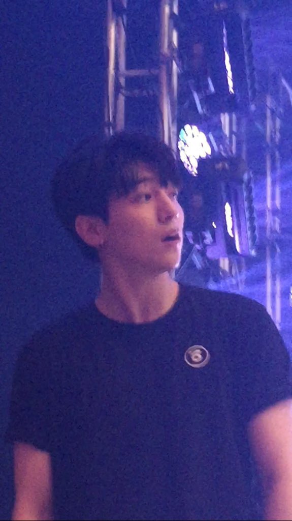ill0lil0's tweet photo. 난대체 이남자를 언제쯤볼수잇는거임....? https://t.co/P8Ze3IIw9W