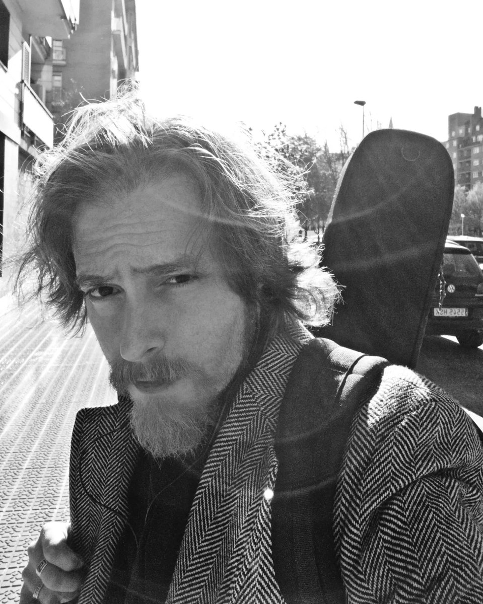 Hey, people! Esta noche estaré en <a href="/Bilborockbilbao/">Bilborock</a> rodeado de muchas maneras distintas de entender el arte en una nueva edición de <a href="/Imaginautak1/">Imaginautak 🐦</a> 👏🏼
Va a ser un enriquecedor Honor formar parte de esto. 
Nos vemos luego, familia. ¡No os lo perdáis! 🍻
#JamesRoom #Etxean #cantautor