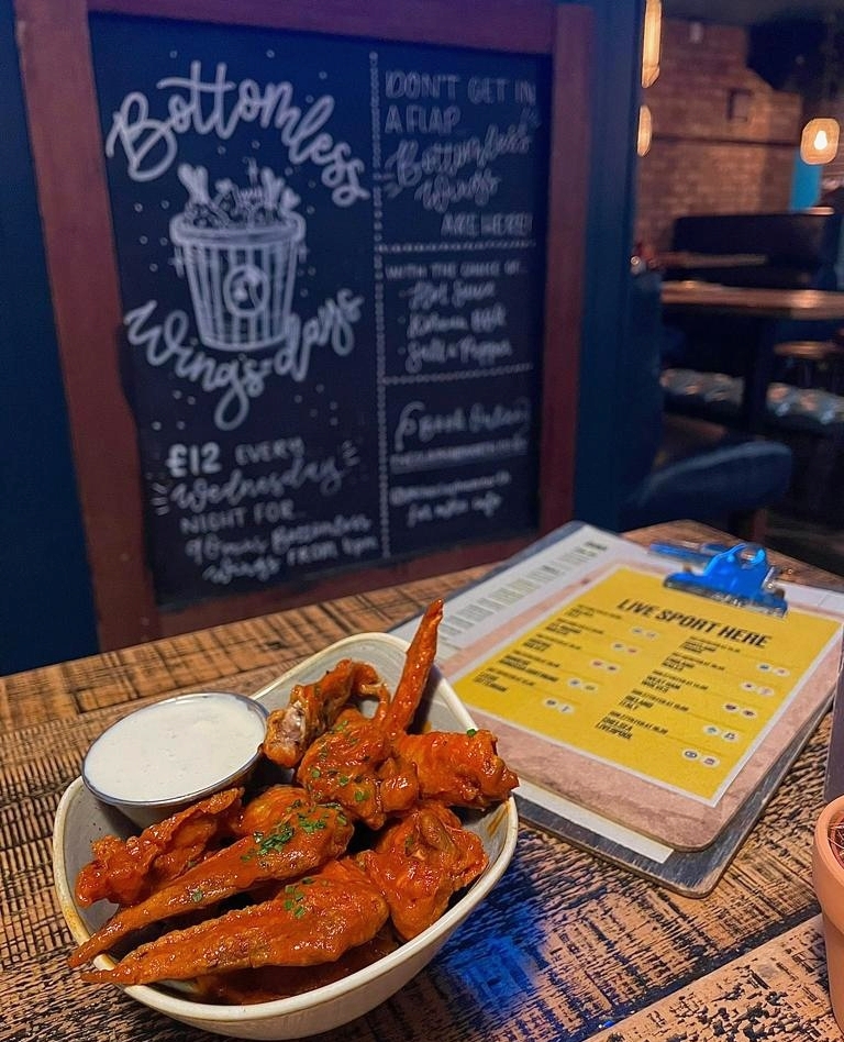 Feeling like having more than a pint? Get down with the Bottomless Wings Wednesdays! 90 minutes of as many wings as you want for £12pp 🐔🍗 🍻