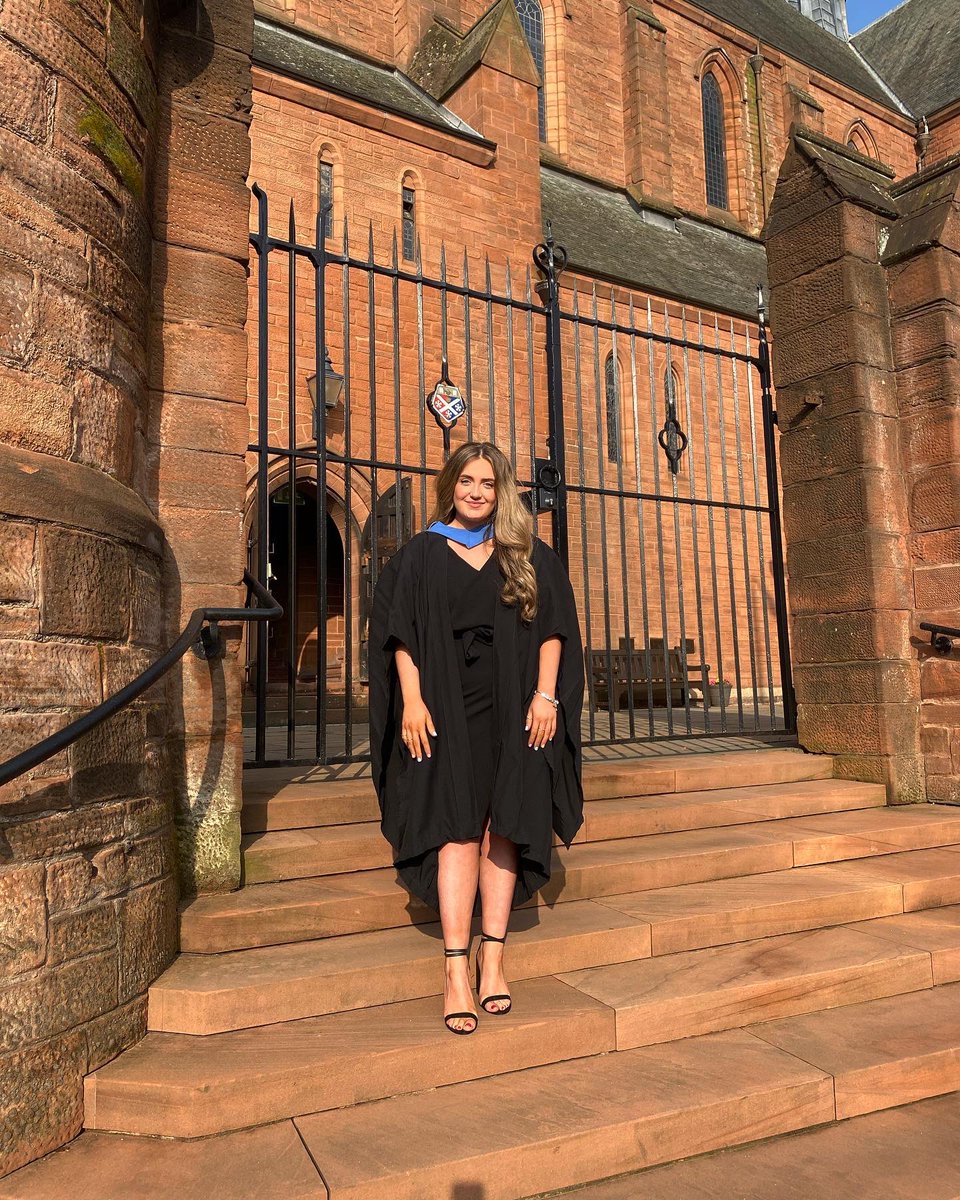 MissMcDonnell_'s tweet photo. taken the day off from my 27 wee pals to do something special ♥️ #classof2020 https://t.co/Id6irj9AUA