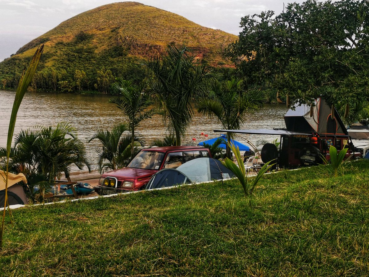 AlphaLandRover's tweet photo. IN PHOTOS: Our office and campsite for the next few...
Work targets must be met too
#AlphaLandrover #Drive47 w/@BunduRovers https://t.co/eEchOyWkw9