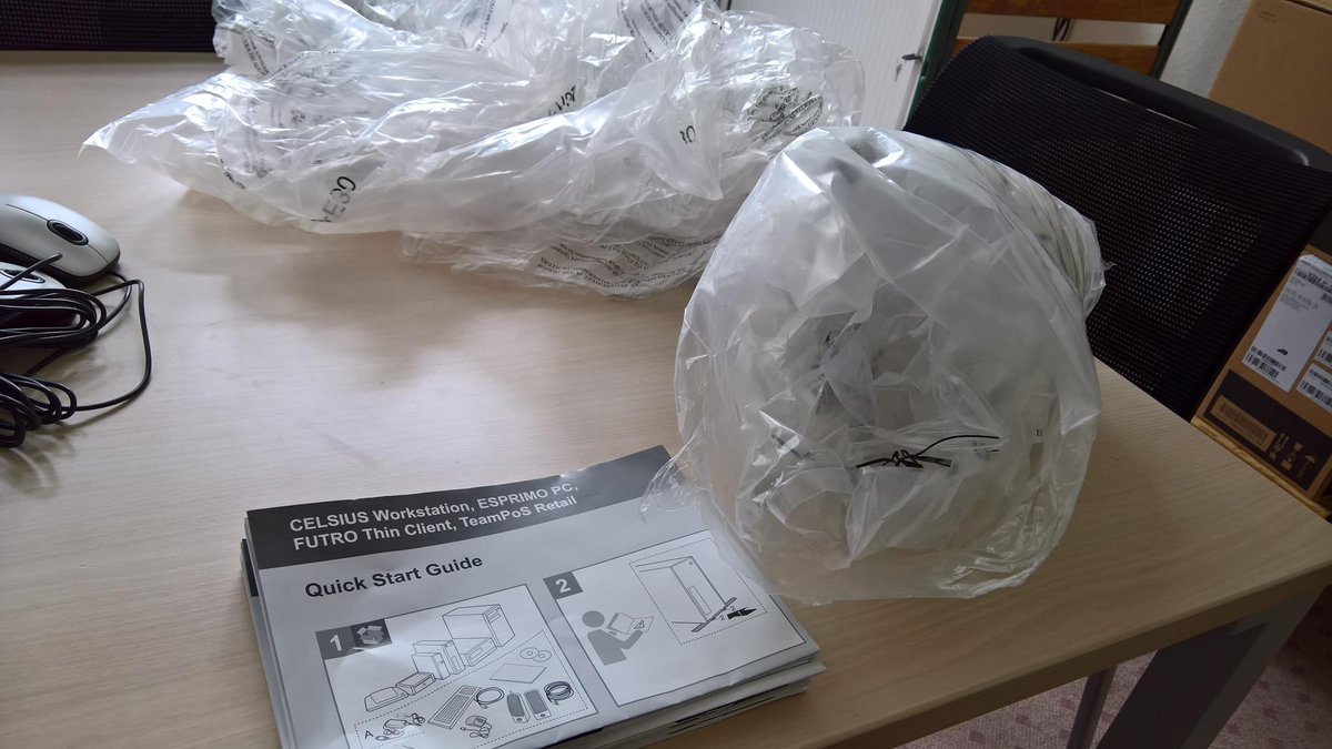 @fuchsrehchen Richtig geil ist ja, wie Fujitsu seine Thinclients verpackt, wohlgemerkt Großkundenbestellung (>5000 Stück). Da ist jedes Gerät einzeln in Plastik verpackt, mal ein Foto wie das nach Auspackung von 6 Geräten aussieht, und dazu noch ein 'GreenIT'-Aufkleber drauf.