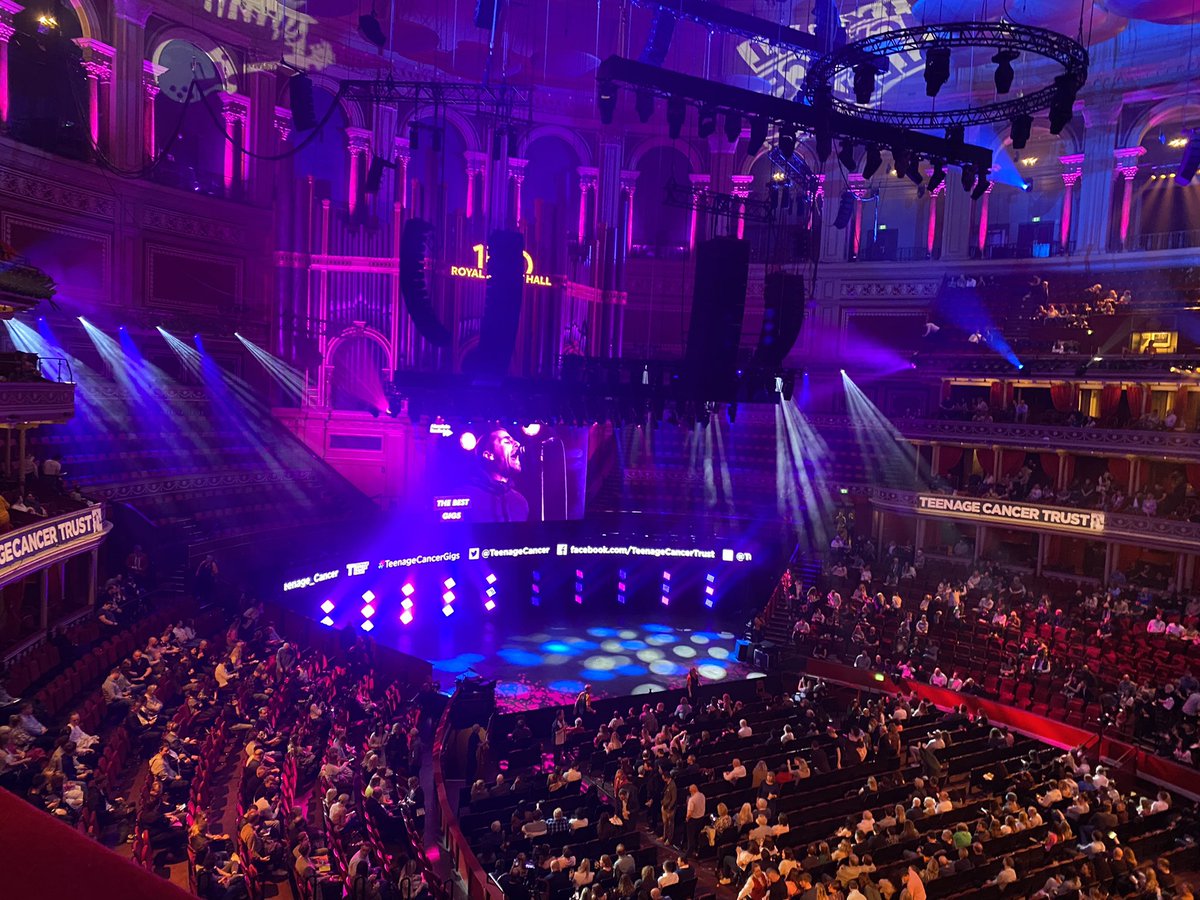 fourpurplepaws's tweet photo. @TeenageCancer @RoyalAlbertHall Thank you❤️😂🎉the best fun @tomallencomedy @RomeshRanga https://t.co/NVgKsbnez4