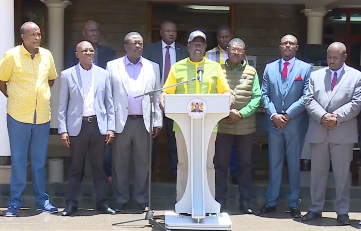 ntvkenya's tweet image. Former Senator Boni Khalwale drops his Kakamega gobernatorial bid in favour of Cleophas Malala following consultation with Kenya Kwanza principals; to vie for senate seat.