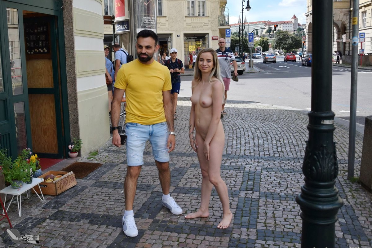 Naked Martina walking through the busy street with joy.😍😍😃
@ChHollander https://t.co/lUFccGuDDd