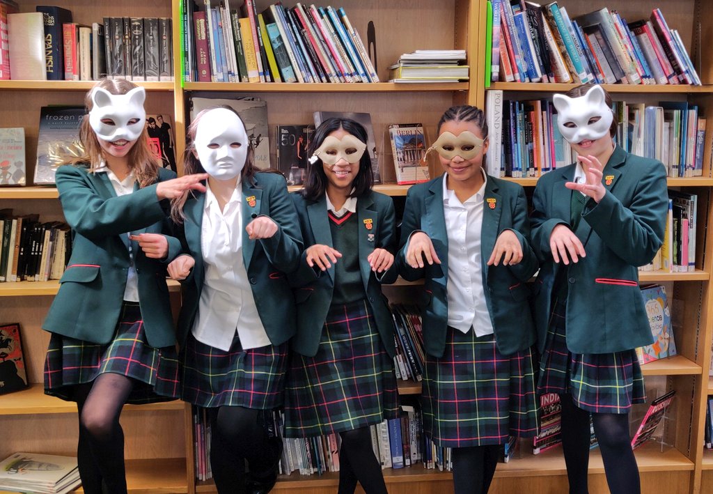 Bennieslibrary's tweet image. The new set for the latest horror movie or mask making in action...? 👹👺 You decide!

#BenniesLibrary #Masks #Year8 #Inquiry #InquiryBasedLearning #ShakespeareWeek #VeniceCarnival