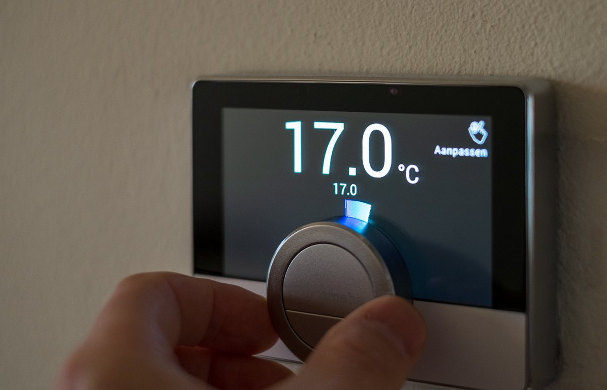 Heb je stress door de hoge energierekening? Neem dan contact op met de coaches van Werk Inkomen en Zorg: bit.ly/3umqQq9  Huishoudens met een laag inkomen krijgen een extra tegemoetkoming van het Rijk van 800 euro voor de stijgende energiekosten.