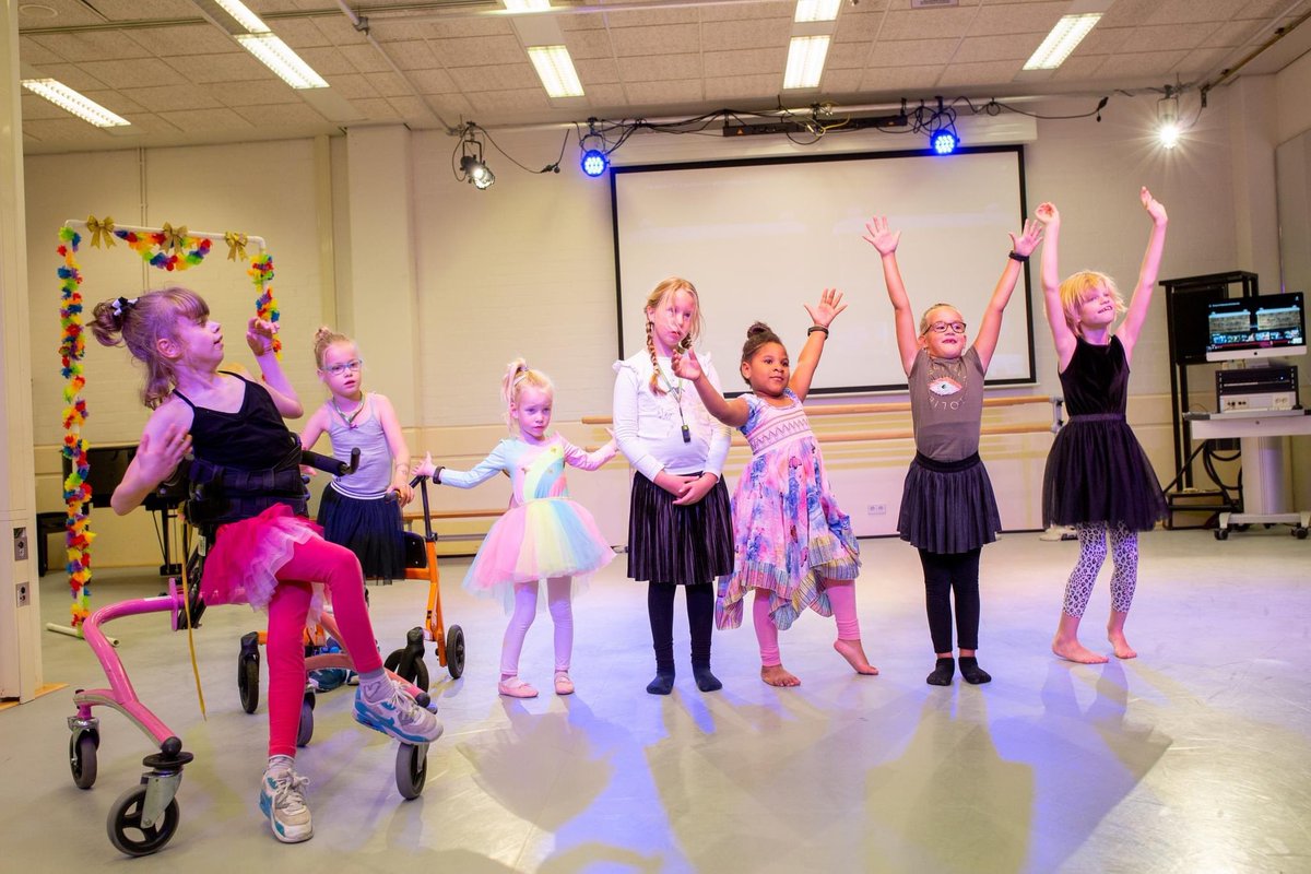 Dansen als een echte ballerina! Wil jouw dochter of zoon dat ook? Kom dan naar de Landelijke dag CP Nederland. Een van de workshops die dag is de Ballet-clinic voor kids met CP door Het Nationaal Ballet.
Je kunt die dag ook meedoen aan andere workshops.
cpnederland.nl/programma-land…