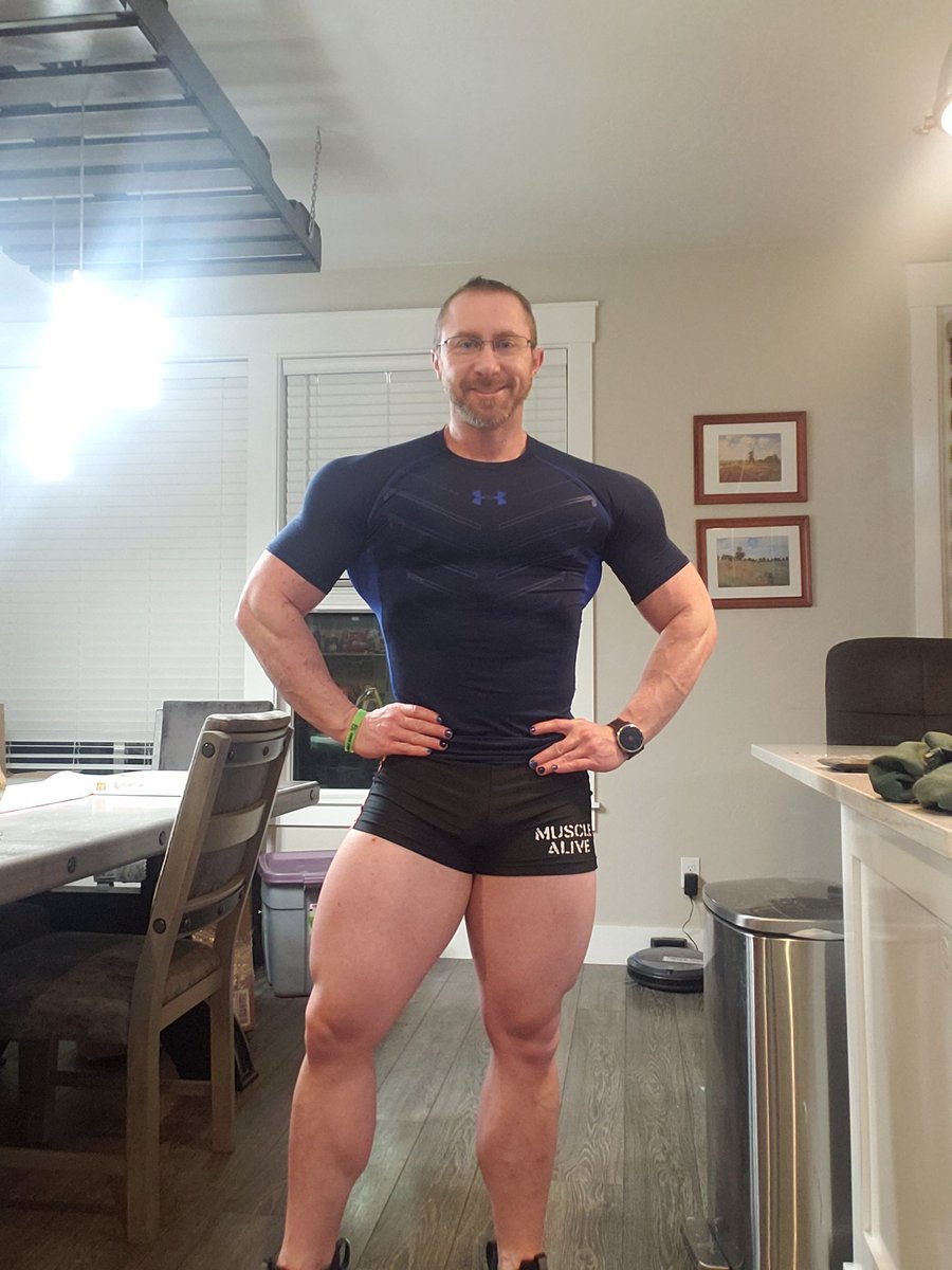 brttmcgbodyfit's tweet photo. Here is my fasted cardio look for the day. #4amcrew #shortshorts #quadzilla #quads #musclenerd #lycramuscle #lycra #contestprep #ratherbeinbed https://t.co/LvFabzduTl