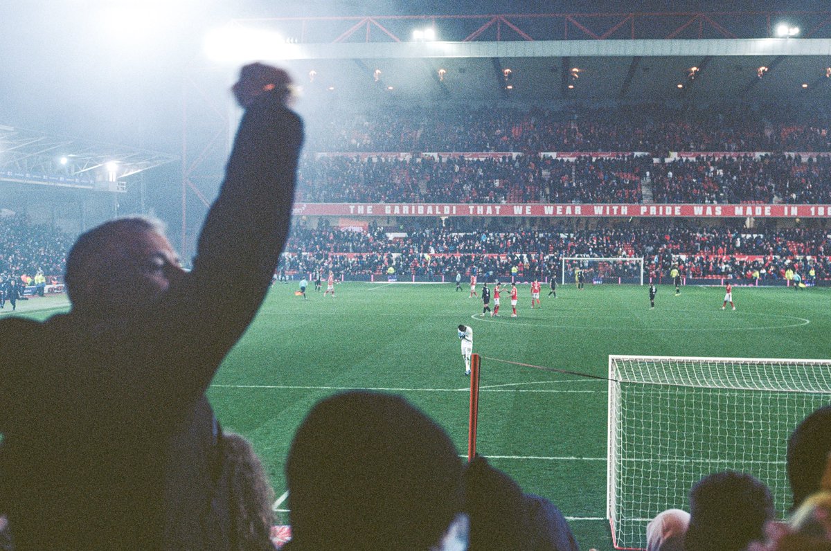 Thought I'd use the international break to share a few more of my (very average) attempts at #analogfootball. Think @samba_brice was pleased we got the win here 🌳♥️ --- Forest 2 Hull 1 18.12.21 📸: Canon AE-1 🎞: Kodak #NFFC