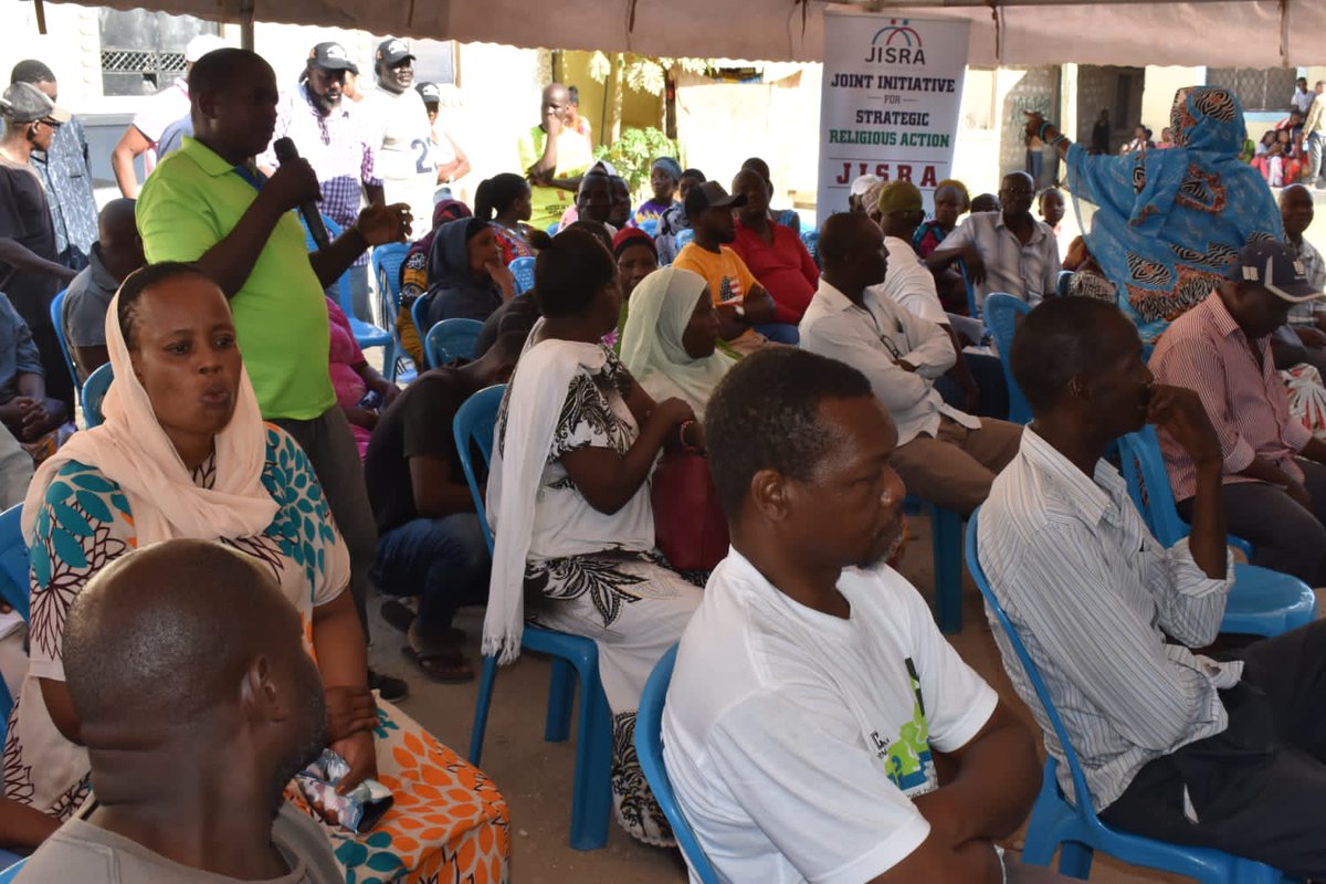 KECOSCE's tweet photo. Yesterday #KECOSCE through #JISRA project we had a fruitful engagement with Kazandani residents on how to report GBV, insecurity incidents specifically during this campaigning period. https://t.co/nuHzf0gQfY