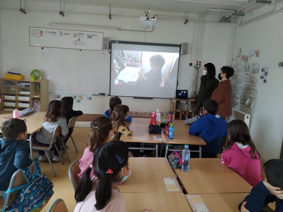 ZERMestral's tweet photo. 👉 A l'ESCPortRodó celebrem el dia mundial del rentat de mans amb un taller de l'HVC  de @Tortosa , 🙌 GrÀCies per acompanyar-nos en el benestar i salut de tot l'alumnat i famílies #ACOLIMSalut https://t.co/26pC30qJ2y