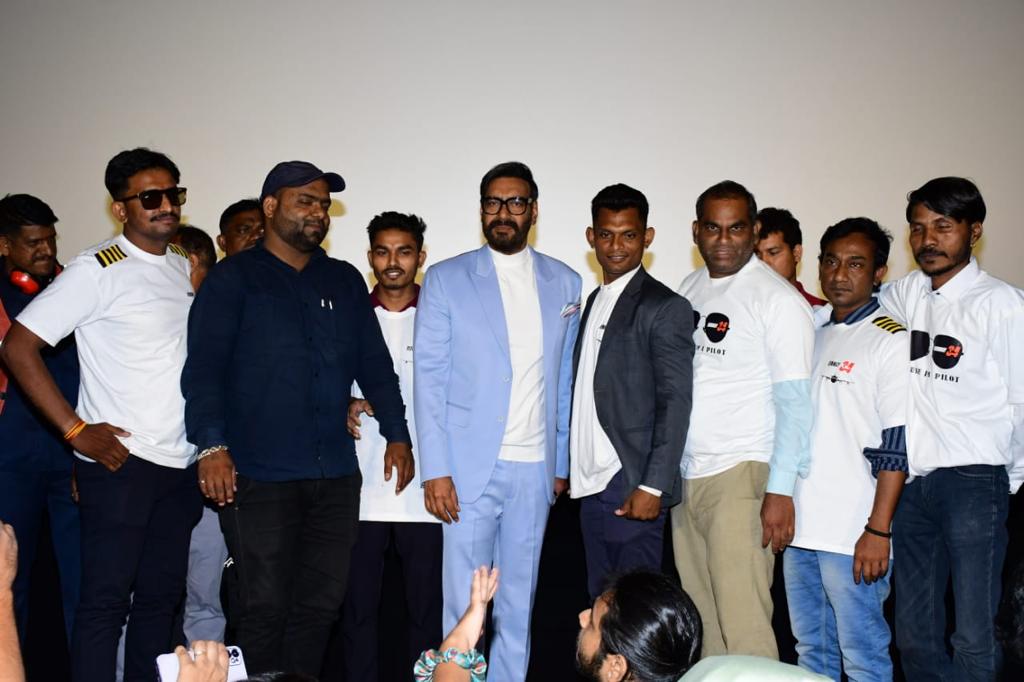 KhanjodePradeep's tweet photo. #Runway34 Trailer launch On Andheri 21 March. 
#Runway34OnApril29
@ajaydevgn @ADFFilms https://t.co/CM1ckYrfFQ