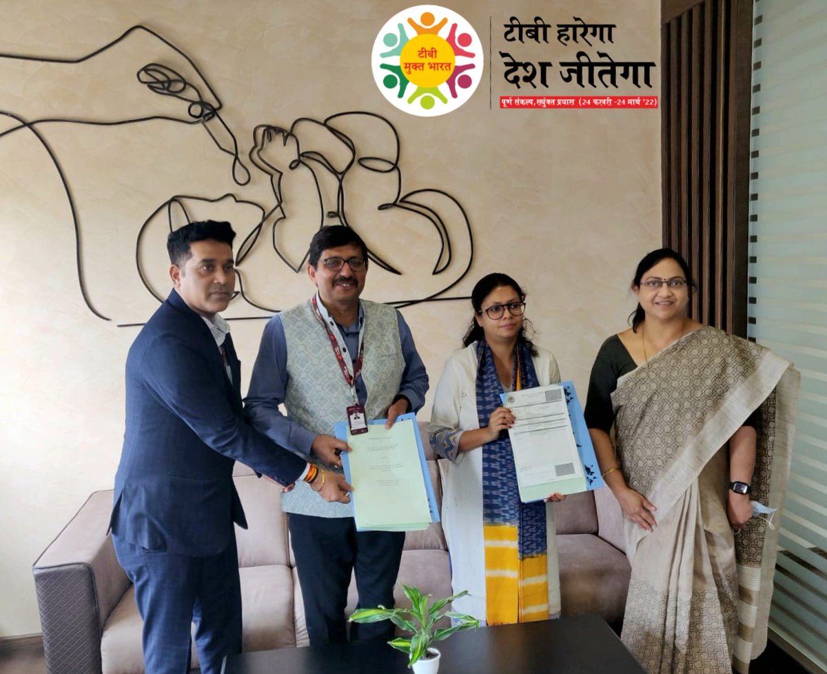 TbMadhya's tweet photo. A new initiative of its kind to bring momentum to #EndTB by 2025:

Key milestone for STC with MOU signed today - Strategic Partnership with IPPB to ensure doorstep banking for beneficiaries of all ages.

#EnsuringDirectBenefitTransfers  #TBMuktBharat #TBHaregaDeshJeetega https://t.co/uWpVYQOHMr
