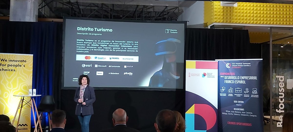 LachambreEsp's tweet image. 🗣️Paz López, directora de #Innovación de @Barrabesbiz
presenta el programa de #InnovaciónAbiertaDDCV #DistritoTurismo y los 4 retos planteados por las organizaciones @MastercardES, @ForwardKeys, @PangeaES, @nateevo_digital