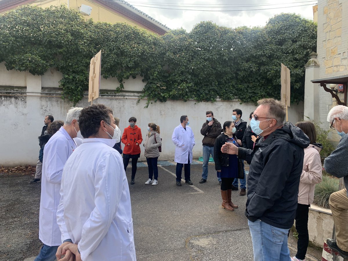 germantortosa's tweet photo. Hoy miércoles nos toca manifestarnos en la @EEZCSIC @CSIC en favor de la carrera técnica y de gestión en la ciencia @tecopis_oficial 

Por una #LeyDeLaCienciaJusta con #CarreraTecnicaYa para técnicos y personal de gestión 
#SinTecnicoNoHayFuturo #SinCienciaNoHayFuturo https://t.co/1mdkq3OqJv