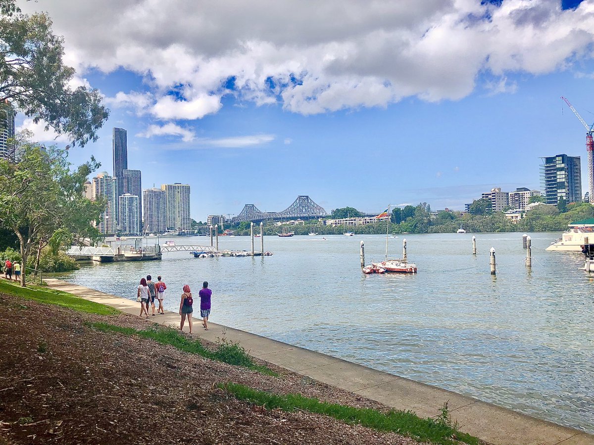 突然ですが、改めて自己紹介🕊

現在、東京の人材系サイトの運営会社でwebクリエイターとして働いてます！
（バナー・LP作ったり、プロモーションメール作ったり…）

親しみやすい雰囲気のデザインや、分かりやすく表現することが得意💪

住む場所にとらわれず働くことが目標です🌸