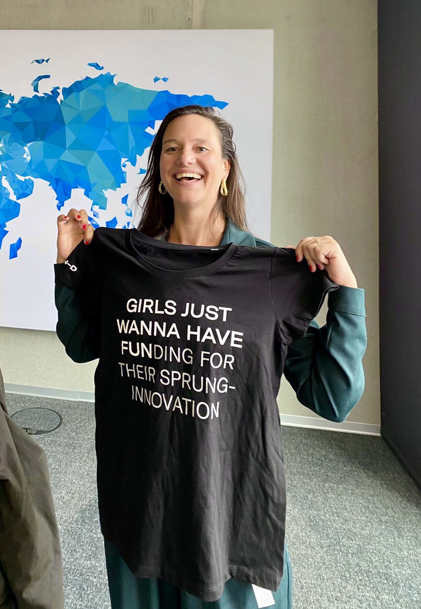 daria_saharova's tweet photo. Girls just wanna have FUNding for their Sprunginnovation!

Thanks to @SPRIND and @rafbuff for this mood-boosting gift! We love it and fully support the message.

#girlpower #womenempoweringwomen #femaleempowerment #femaleinvestor #womenintech #innovation https://t.co/k4K9SfVLBV