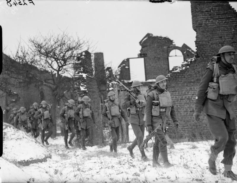 Men of 1st Battalion, Welsh Guards in Arras, France, #otd 14 February 1940.

#irishguards #secondworldwar #britisharmy @irish_guards