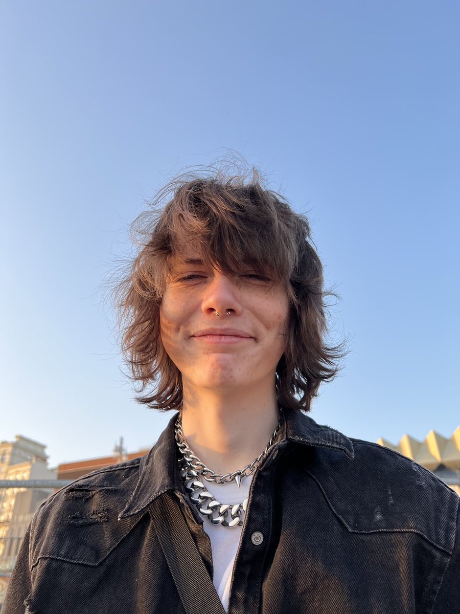 billzo_'s tweet photo. Brighton sunny as shit https://t.co/G7UfaOUUGp