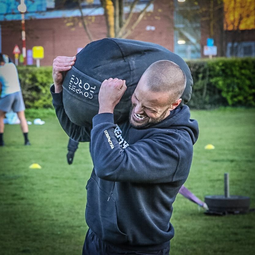 The_Strengthand's tweet photo. It was at this point @wsteed86 realised he'd got the right sandbag.
Got to work with intensity right? How do you know when you've found your level? Let us know in 4 words or less.
#Conditioning #Conditioningworkout #conditioningclass #conditioningiskey #conditioningthemindse https://t.co/bxY3WlXv4T