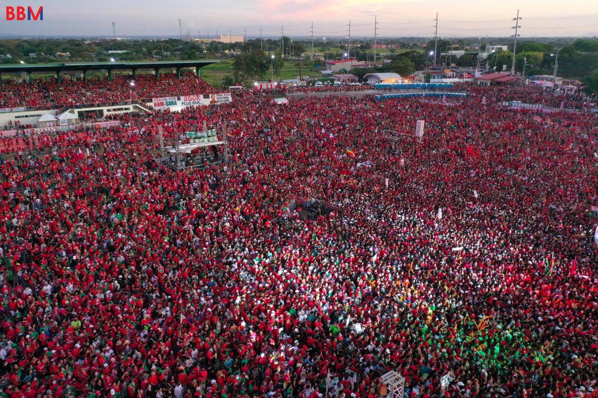bongbongmarcos's tweet photo. Nakakalula ang buong pusong suporta at pagtanggap ninyo sa amin ng Uniteam! 

Maraming salamat sa isang makasaysayang gabi! Talagang ang lakas ng agimat ng mga Kabitenyo! https://t.co/zuAW3NTnB3