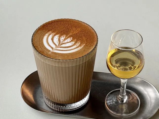 meetinshanghai's tweet photo. #coffees Here comes another wave of cafes to the country’s coffee capital!
⭐Blue Bottle Coffee
⭐Kaka’s Coffee
⭐Neighbors Coffee
#meetinshanghai #AllInShanghai #Shanghai https://t.co/R2ZPqMq7SP
