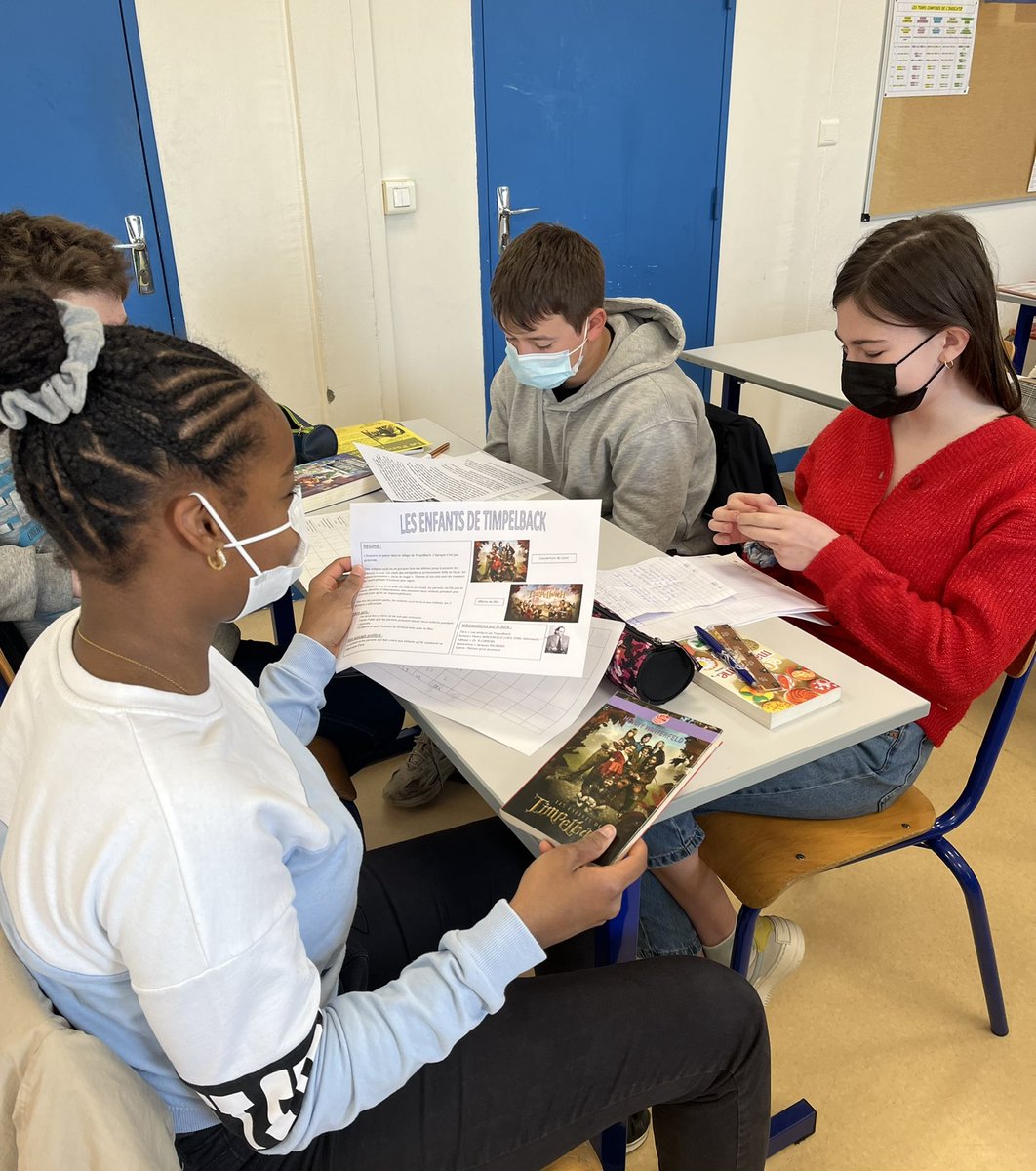PatMarchesini's tweet photo. #SpeedBooking en 4e2 et 4e5 @clgleracinay
5 minutes pour présenter le livre de son choix et convaincre ses camarades de le lire !
Chaque élève expose ses arguments et s’appuie sur l’affiche qu’il a réalisée, pendant que ses camarades l’écoutent et évaluent sa prestation. https://t.co/F8VTgdkvJk