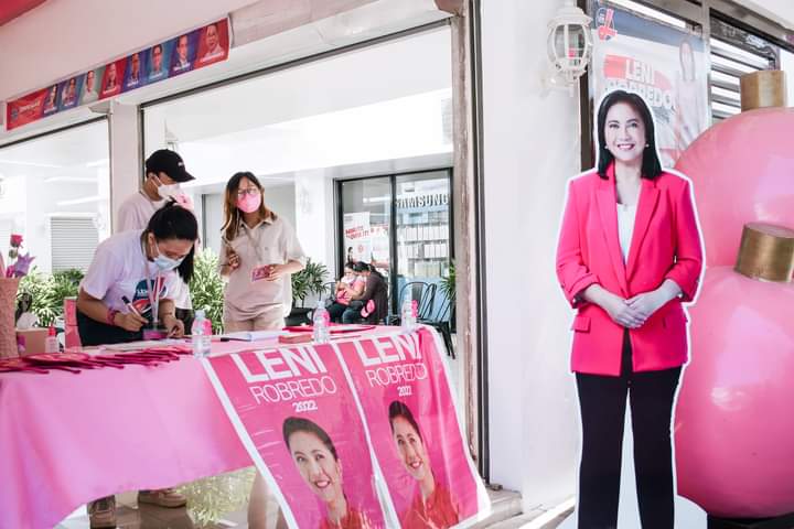 notsolilpumpkin's tweet photo. Girl in a pink ribbon fighting and hoping for a better nation. I was nervous when I began to invite kakampinks to join us for a simple general assembly and lunch to celebrate Kawayan Festival here in Abra. Happy to say na madami kami and #SolidNorthisaMyth 

📸: @nimphaes https://t.co/w498t04K5A