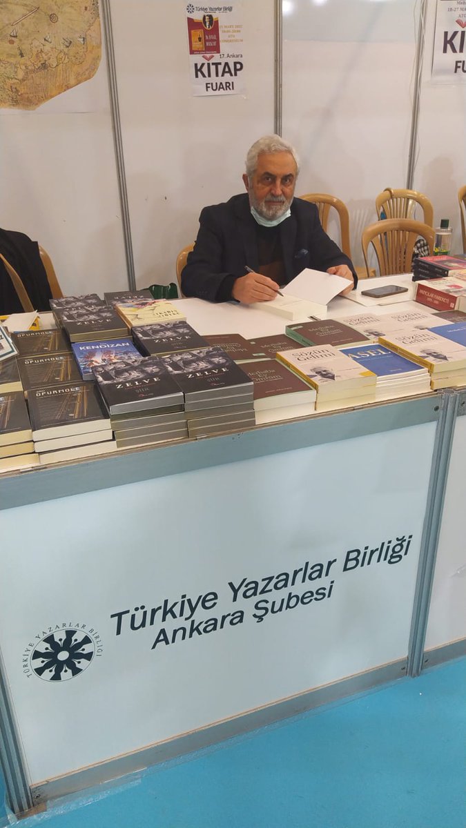maras_atilla's tweet photo. 17. Ankara Kitap Fuarında kitaplarımı imzalıyorum.
@GelecekPartiTR https://t.co/jPRE9n3KBw